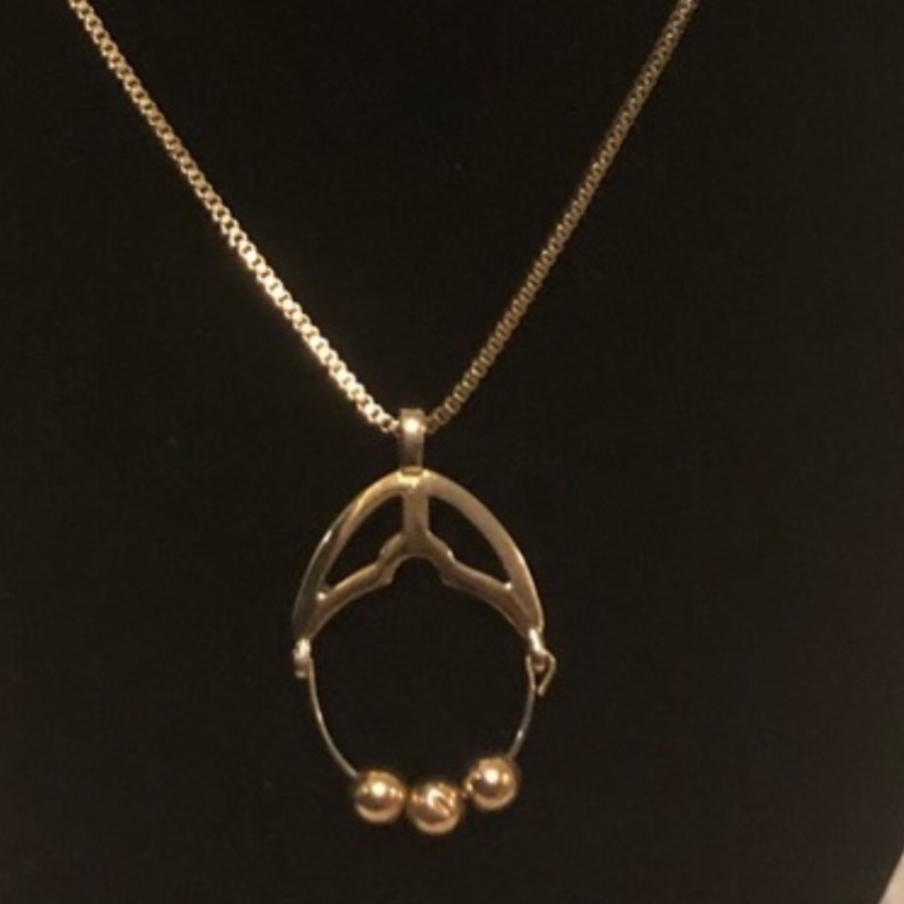 🌕Citation Gold tone necklace with gold tone beads
